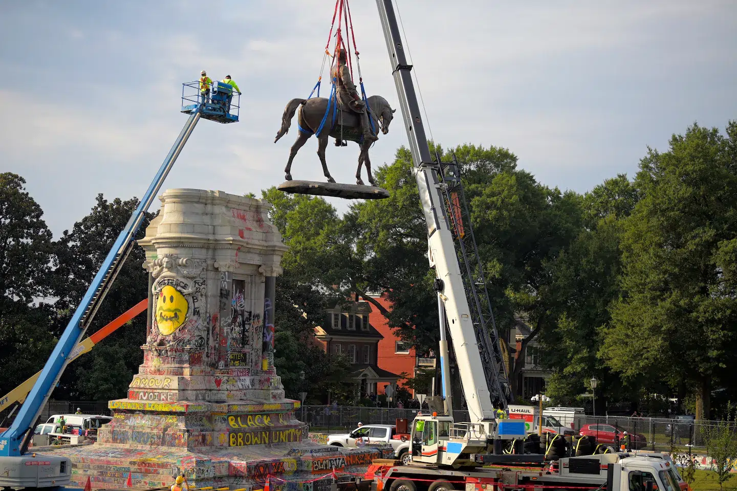 Reclaiming the Pedestal: Monument Removal and the Struggle for Public Memory (Social Justice Policy Brief #183)