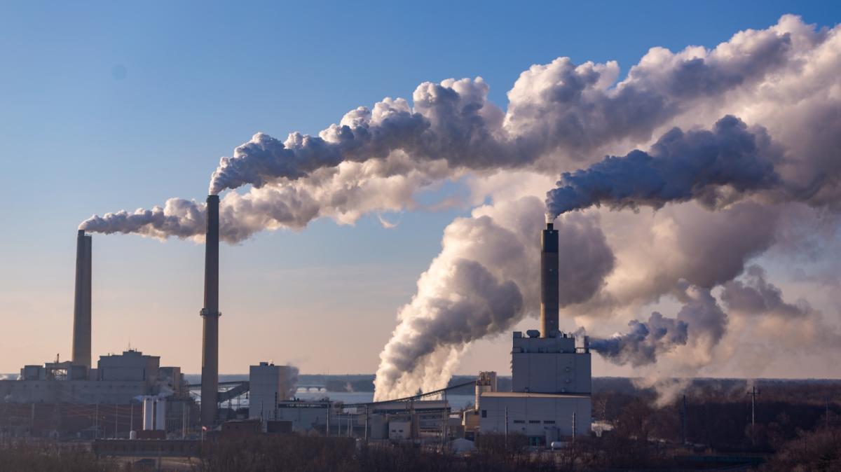 The Government Keeps Coal Plants Running. Clean Energy Could Give Their Workers a Future. (Environmental Policy Brief #171)